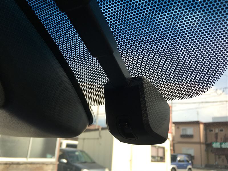 トヨタ アルファード デジタルインナーミラー センタートレイ一体型ワイヤレス充電器 取付 松本市で自動車整備を行いながらブログも運営しておりますのでご覧ください