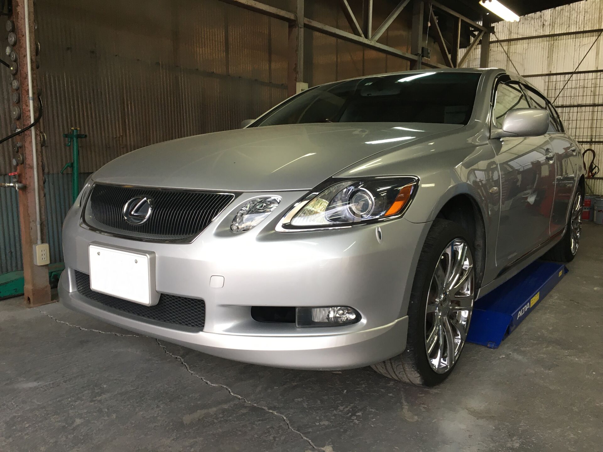 レクサス Gs ヘッドライト交換 リアスポイラー 板金塗装 松本市で自動車整備を行いながらブログも運営しておりますのでご覧ください