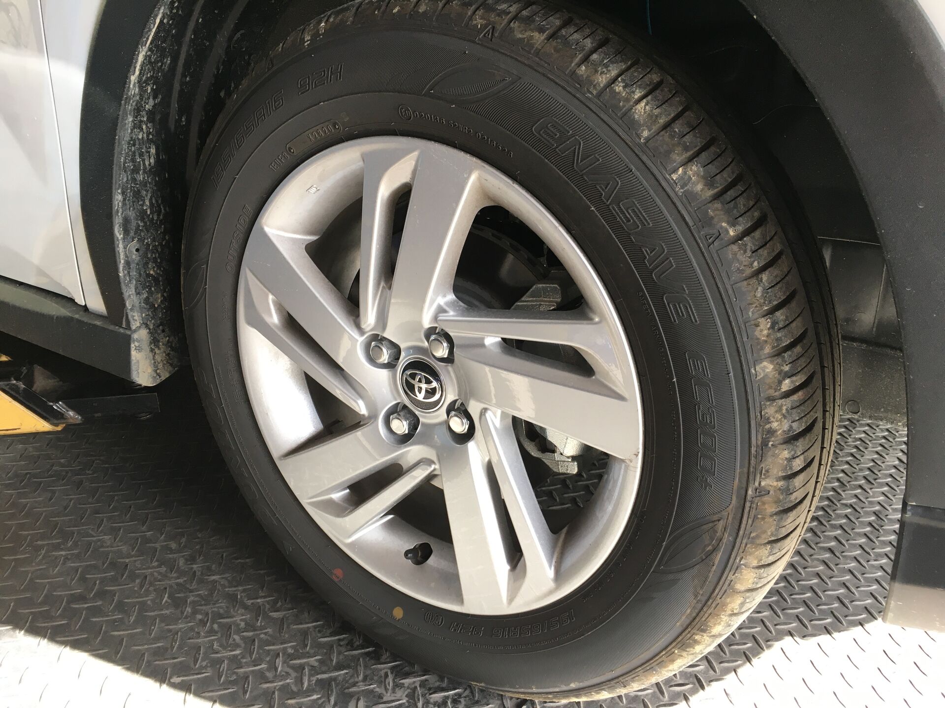 TOYO TIRES 195/65R16 スタッドレスタイヤホイール4本セット