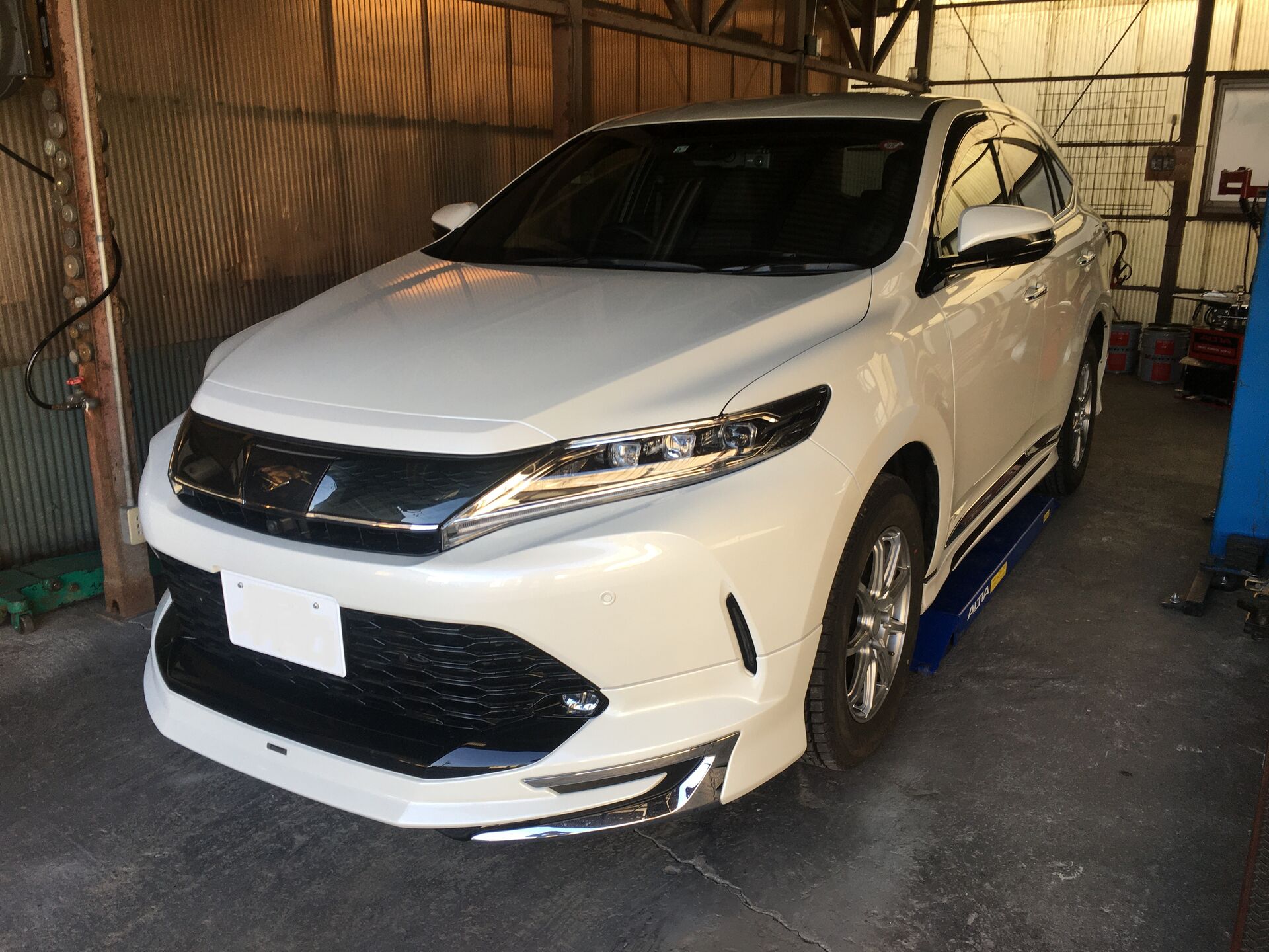 トヨタ ハリアー 2カメラ ドライブレコーダー アイドリングストップキャンセラー取付 松本市で自動車整備を行いながらブログも運営しておりますのでご覧ください